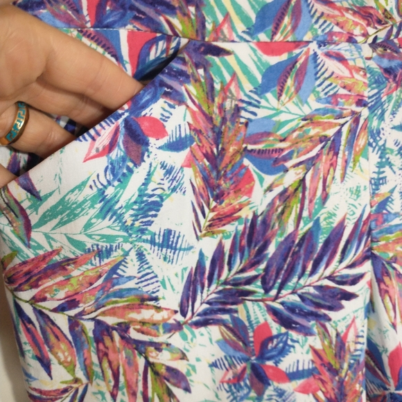 NWT Coral Bay Multi Color Floral Print Pull On Women's Capris Size 12P Set Of 2 - Picture 9 of 15